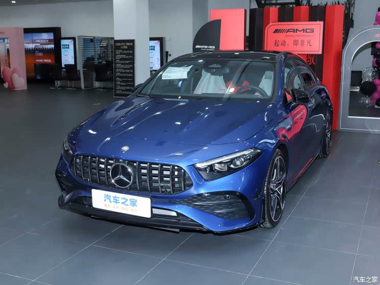 售41.66万 标配柏林之声音响 2025款改款奔驰AMG A 35 L上市！