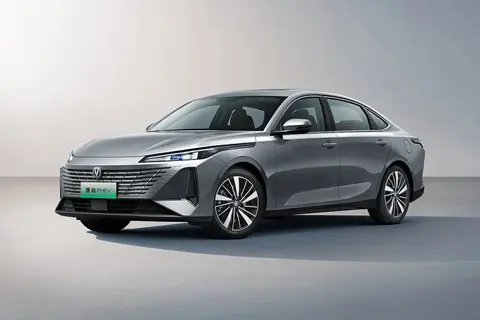 长安打响第一枪，插混家轿降到5.69万，油耗0.96L，性价比确实高