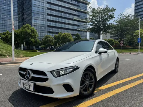 20款奔驰A200L运动轿车，4万公里，11万拿下香不香？