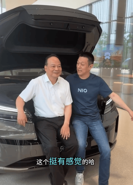 宁德时代曾毓群到访蔚来体验乐道L90！李斌：感谢曾总点赞，乐道L90座座都是VIP，6人10箱无压力，前后都能装行李