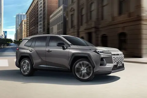 15.98万元起，新一代丰田威兰达上市，前脸和内饰比老款好看