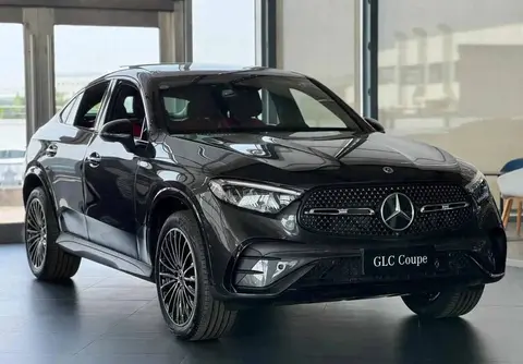 奔驰GLC腰斩定价，老车主炸锅，豪华车底裤被扒了