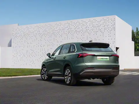 17.88万元起！红旗HS6 PHEV开启预售，中大型SUV，全系标配副驾屏