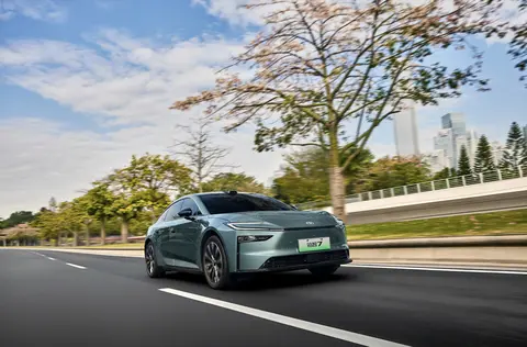 丰田豪华旗舰铂智7定于3月上市，把豪华五大件一次性配齐