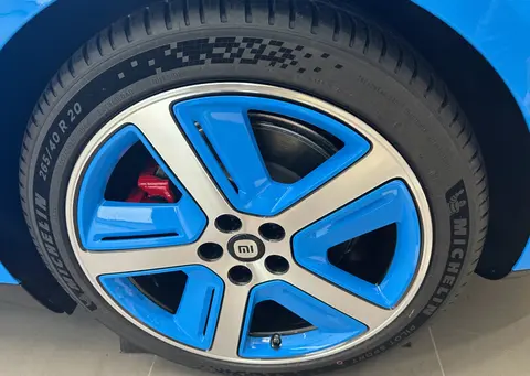 新款小米SU7将于今日上市，预售22.99万起